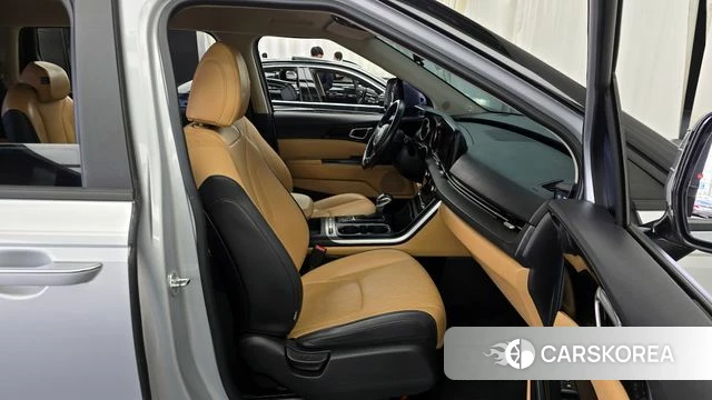 Kia Carnival 4th generation 2021 Серебряный из Кореи, фото 2