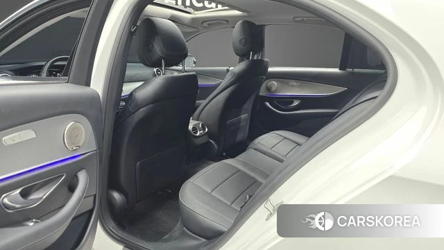 Mercedes-Benz E-Class W213 2018 Белый из Кореи, фото 2