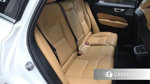 Volvo XC60 second Generation 2023 Белый из Кореи, фото 2