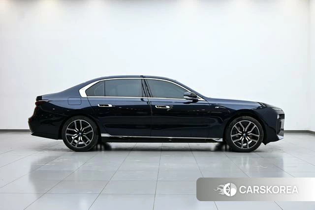 BMW 7 series 2024 Черный из Китая, фото 2