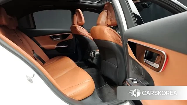 Mercedes-Benz C-Class W206 2023 Белый из Кореи, фото 2