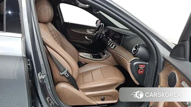 Mercedes-Benz E-Class W213 2021 Серый из Кореи, фото 2