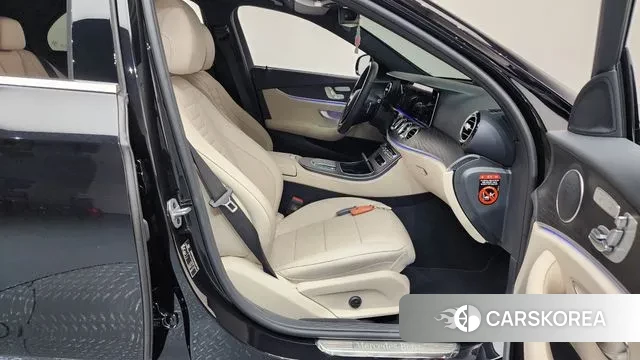 Mercedes-Benz E-Class W213 2023 Черный из Кореи, фото 2