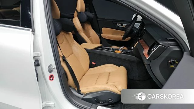 Volvo S60 3rd generation 2024 Белый из Кореи, фото 2