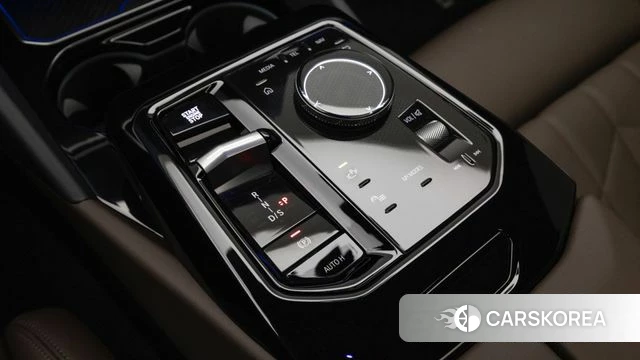 BMW 5 Series (G60) 2024 Белый из Кореи, фото 2