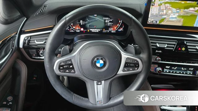 BMW 5 Series (G30) 2023 Белый из Кореи, фото 2