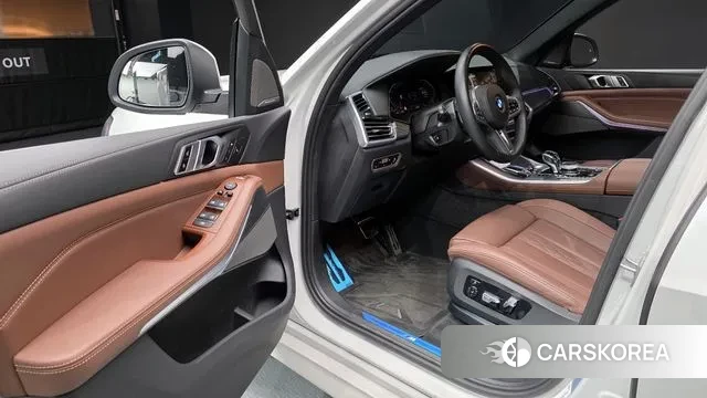 BMW X5 (G05) 2023 Белый из Кореи, фото 2