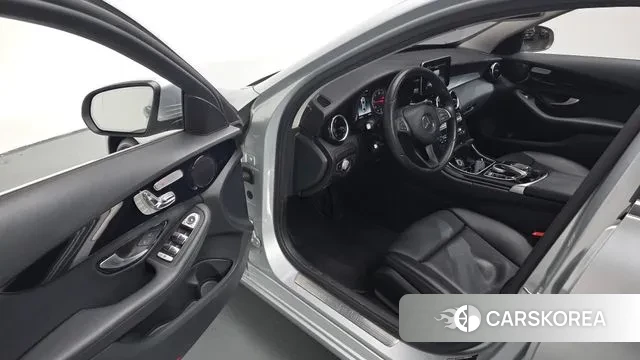 Mercedes-Benz C-Class W205 2018 Серебристо-серый из Кореи, фото 2