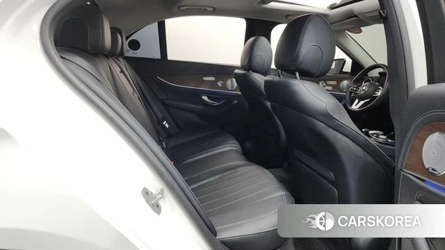 Mercedes-Benz E-Class W213 2018 Белый из Кореи, фото 2