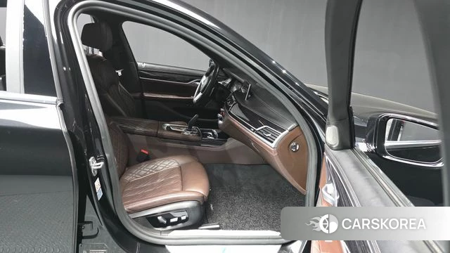 BMW 7 Series (G11) 2019 Черный из Кореи, фото 2