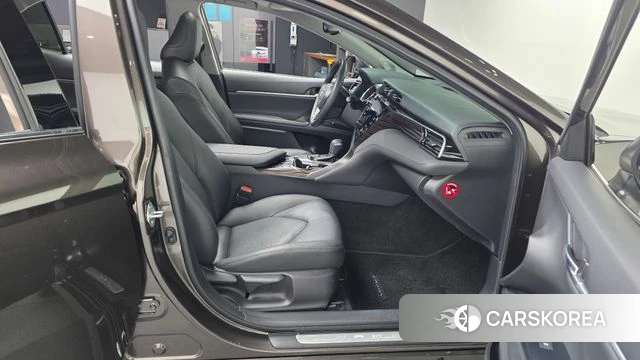 Toyota Camry (XV70) 2019 Коричневый из Кореи, фото 2