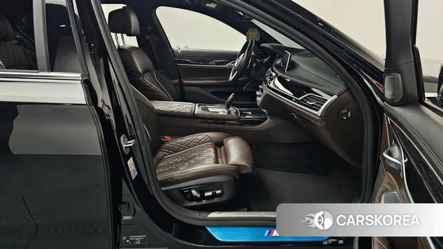 BMW 7 Series (G11) 2020 Черный из Кореи, фото 2