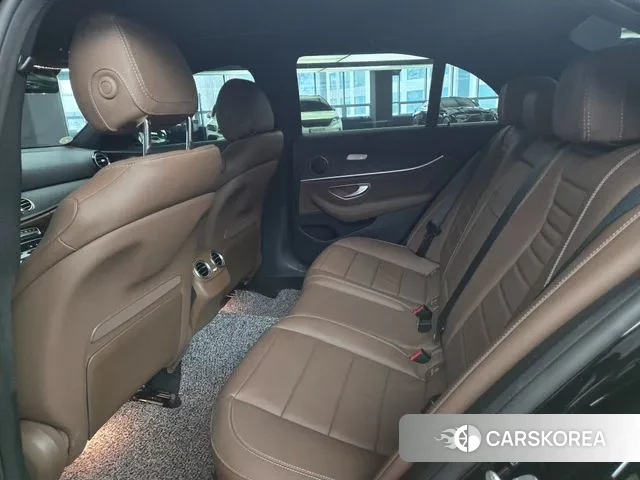 Mercedes-Benz E-Class W213 2021 Черный из Кореи, фото 2