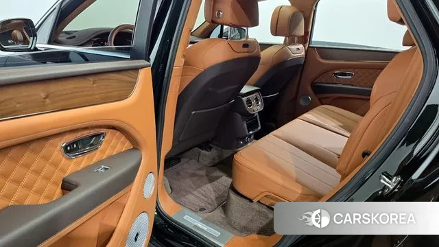 Bentley Bentayga 2023 Зеленый из Кореи, фото 2