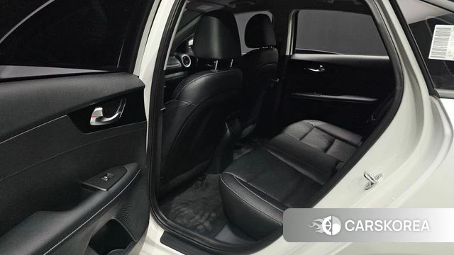 Kia The New K3 2nd generation 2023 Белый из Кореи, фото 2