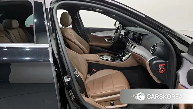 Mercedes-Benz E-Class W213 2021 Черный из Кореи, фото 2