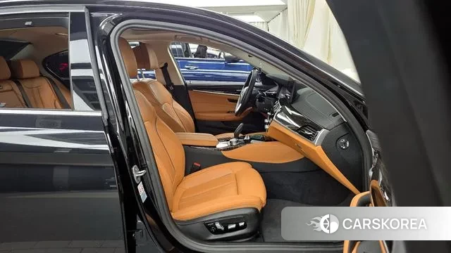 BMW 5 Series (G30) 2022 Черный из Кореи, фото 2