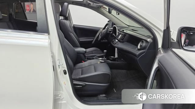 Toyota RAV4 2018 Белый из Кореи, фото 2