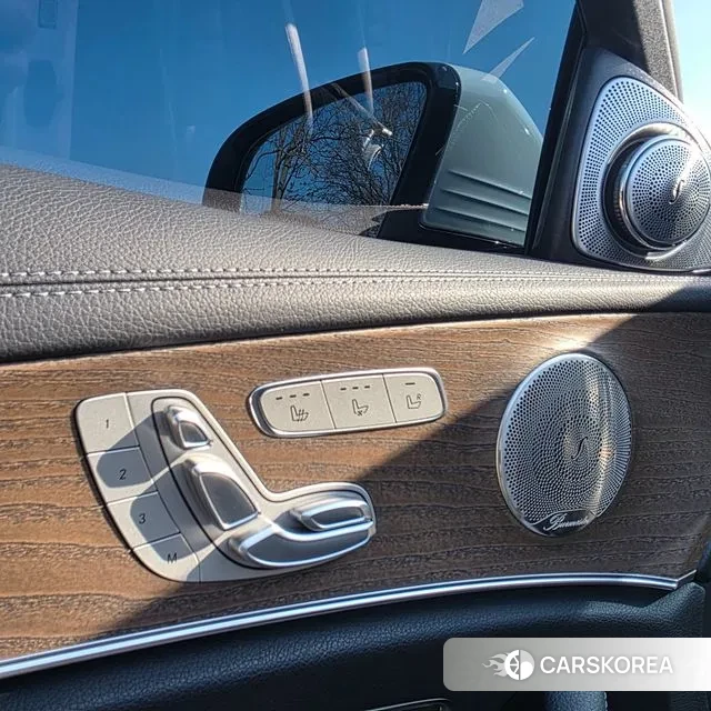 Mercedes-Benz E-Class W213 2022 Белый из Кореи, фото 2