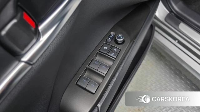 Toyota Camry (XV70) 2024 Серый из Кореи, фото 2