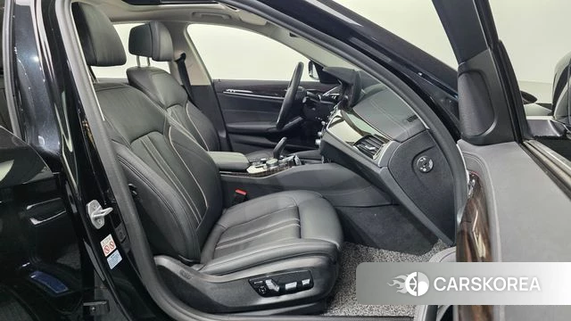 BMW 5 Series (G30) 2021 Черный из Кореи, фото 2