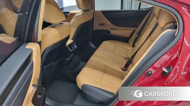 Lexus ES300h 7th generation 2023 Красный из Кореи, фото 2