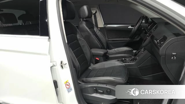 Volkswagen Tiguan second Generation 2020 Белый из Кореи, фото 2