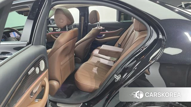 Mercedes-Benz E-Class W213 2021 Черный из Кореи, фото 2