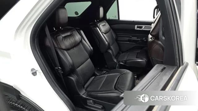 Ford Explorer 6th Generation 2022 Белый из Кореи, фото 2