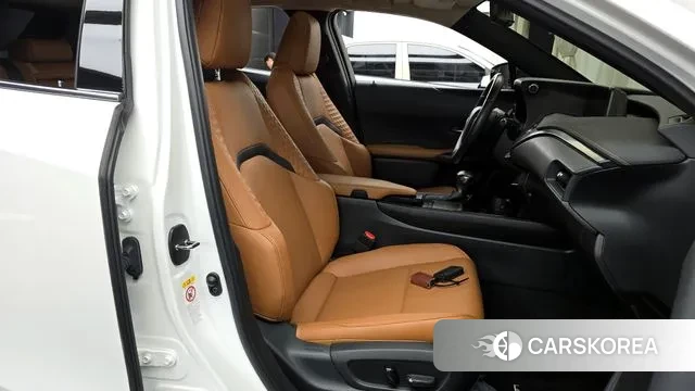 Lexus UX250h 2019 Белый из Кореи, фото 2