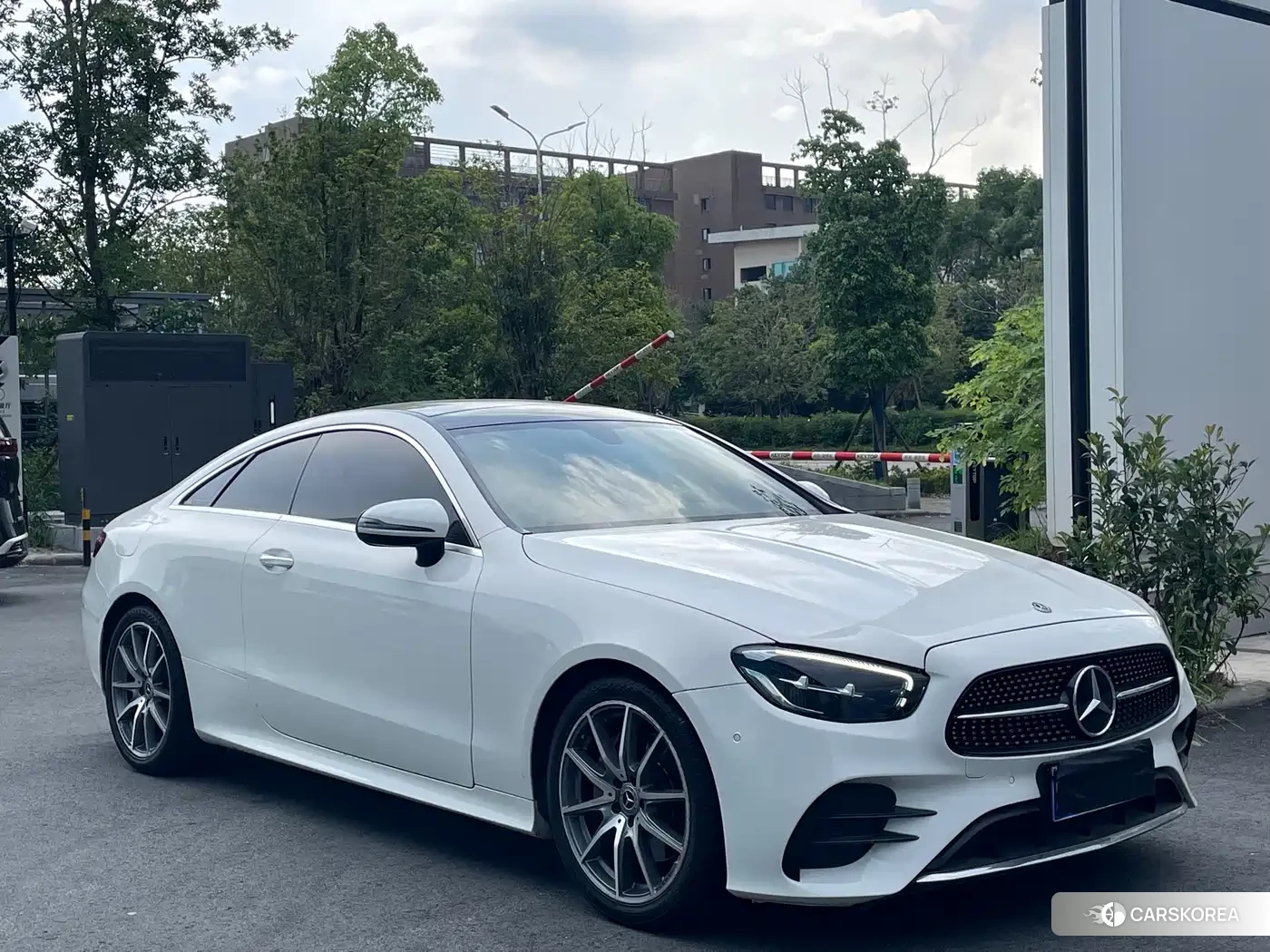 Mercedes-Benz E-Class 2021 Белый из Китая, фото 2