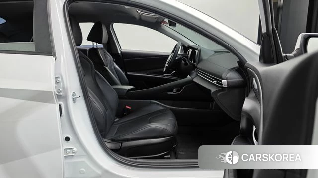 Hyundai Avante Hybrid (CN7) 2023 Белый из Кореи, фото 2