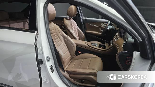 Mercedes-Benz E-Class W213 2021 Белый из Кореи, фото 2