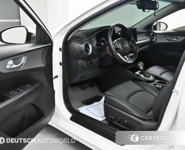 Kia The New K3 2nd generation 2022 Белый из Кореи, фото 2