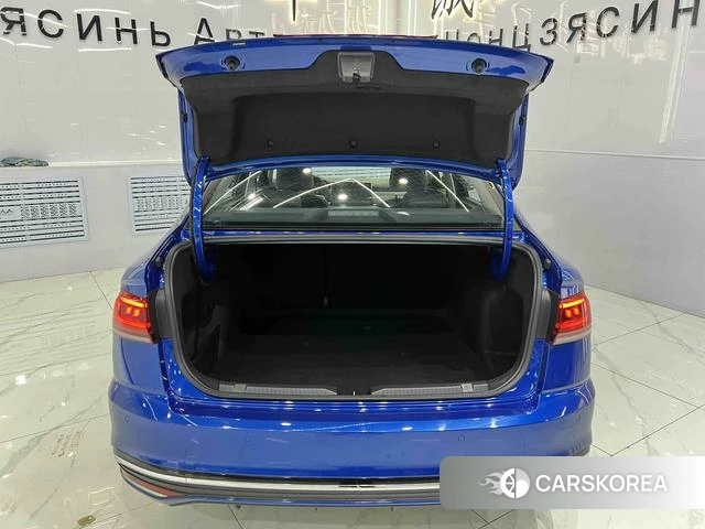 Volkswagen Bora 2023 Синий из Китая, фото 2