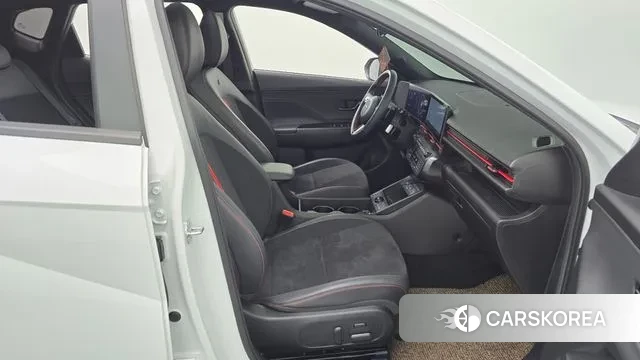 Hyundai Kona (SX2) 2024 Белый из Кореи, фото 2