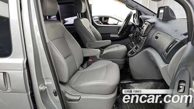 Hyundai Grand Starex 2018 Серебристо-серый из Кореи, фото 2
