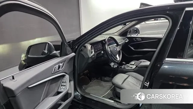 BMW 1 Series (F40) 2022 Черный из Кореи, фото 2