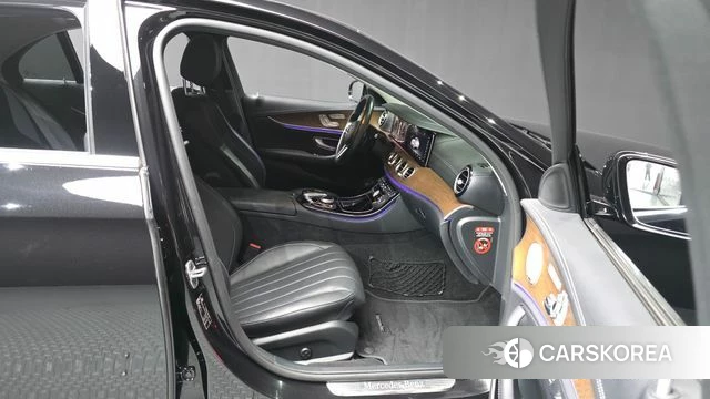 Mercedes-Benz E-Class W213 2018 Черный из Кореи, фото 2