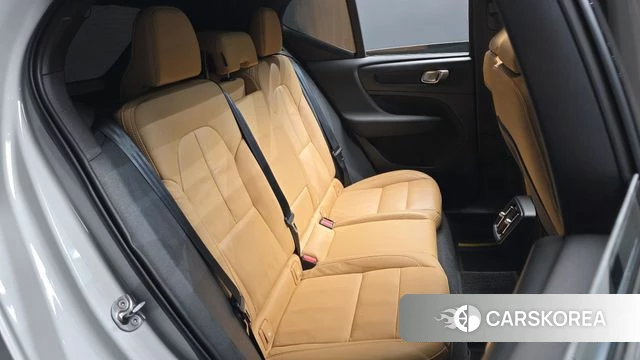 Volvo XC40 2022 Белый из Кореи, фото 2