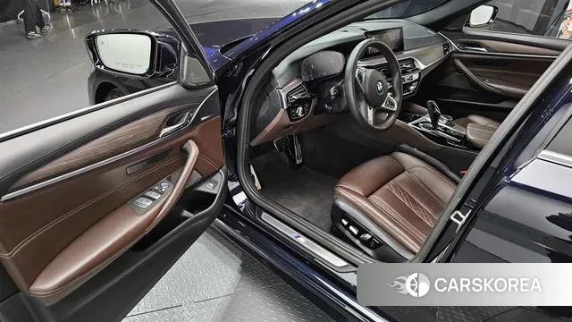 BMW 5 Series (G30) 2020 Черный из Кореи, фото 2