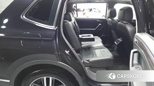 Volkswagen Tiguan Allspace 2022 Черный из Кореи, фото 2