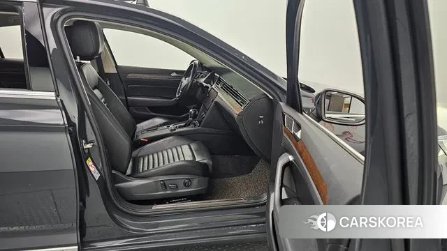 Volkswagen Passat GT (B8) 2018 Серый из Кореи, фото 2