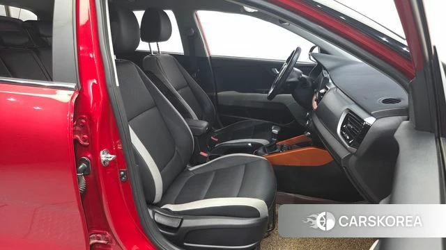 Kia Stonic 2018 Красный из Кореи, фото 2