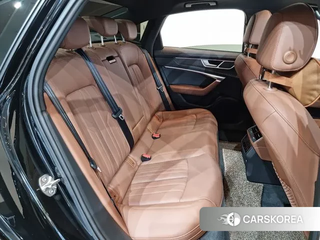 Audi A6 (C8) 2023 Черный из Кореи, фото 2