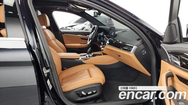 BMW 5 Series (G30) 2022 Черный из Кореи, фото 2