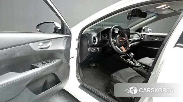 Kia The New K3 2nd generation 2021 Белый из Кореи, фото 2