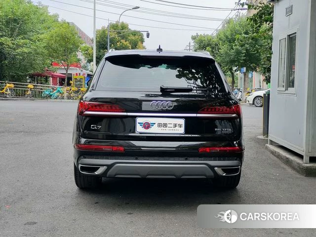 Audi Q7 2024 Черный из Китая, фото 2