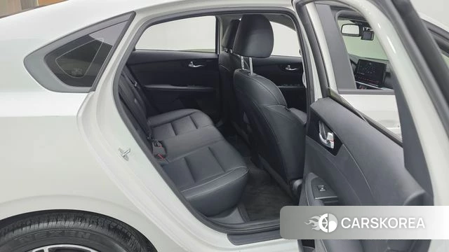 Kia The New K3 2nd generation 2024 Белый из Кореи, фото 2