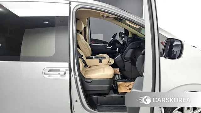 Hyundai Staria 2023 Серебряный из Кореи, фото 2